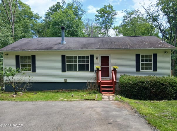 106 Meadowbrook Road, Matamoras, PA 18336