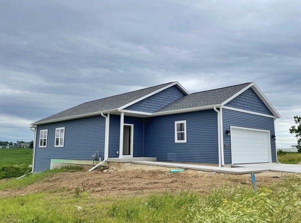 1232 Tivoli Circle, Oregon, WI 53575