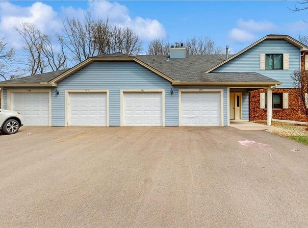 993 Heritage Court E, Vadnais Heights, MN 55127