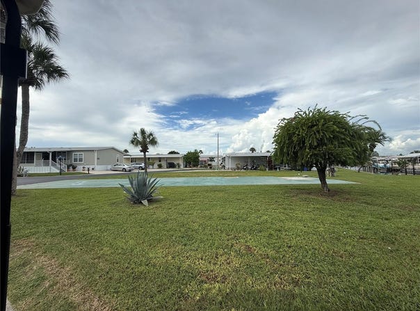 101 E SAINT LUCIA Loop, APOLLO BEACH, FL 33572