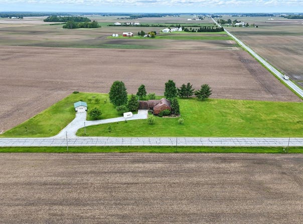 2090 S Warren Road, Huntington, IN 46750-9207