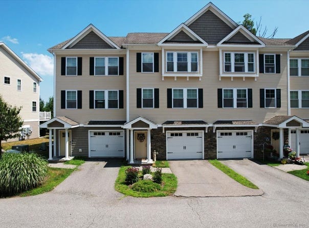 6 Village Crossing, East Lyme, CT 06357