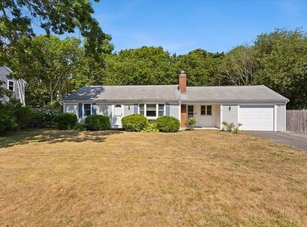 31 Monroe Ln, Yarmouth, MA 02673