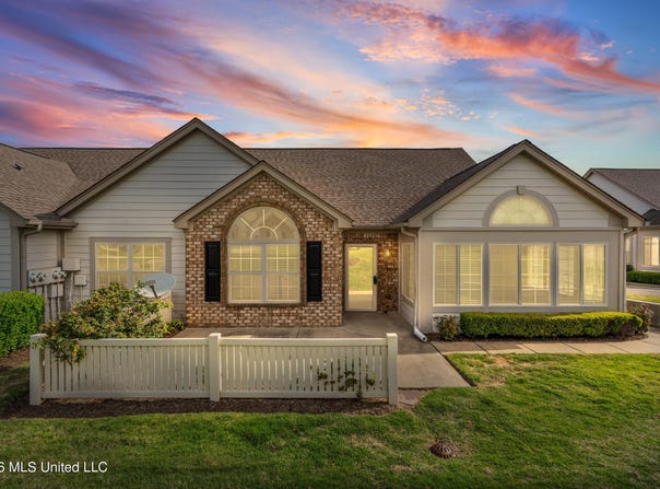 8686 Parkview Oaks Circle, Olive Branch, MS 38654