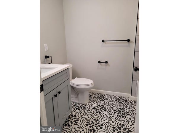 100 WISTERIA LANE, CARNEYS POINT, NJ 08069