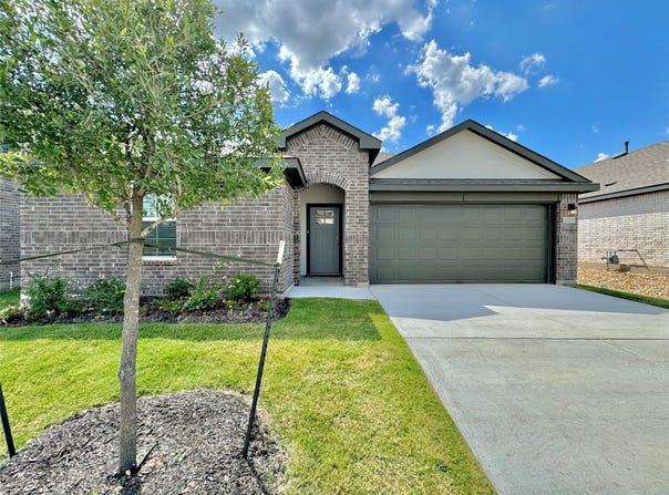 2433 Flank Skirt DR, Leander, TX 78641