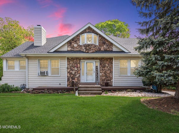 577 Holmdel Road, Hazlet, NJ 07730