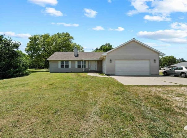 101 N Gillette Avenue, Woodbine, KS 67492
