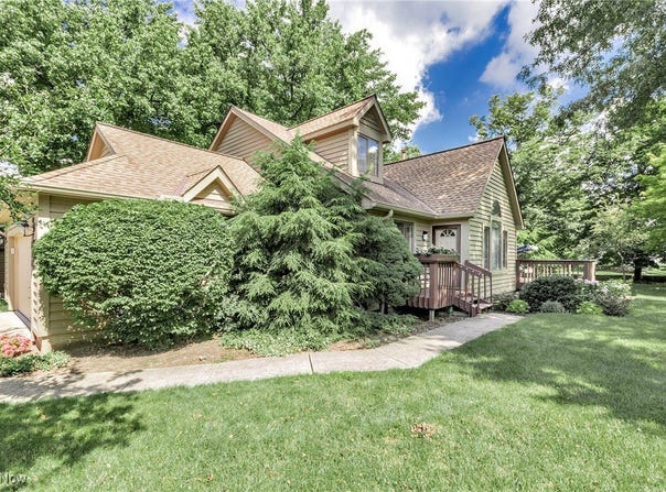 836 Arboretum Circle, Sagamore Hills, OH 44067