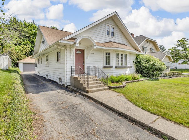 806 Oakridge Drive, Jackson, MI 49203