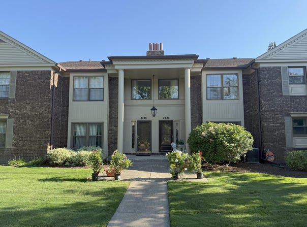 4426 Knightsbridge Lane, West Bloomfield, MI 48323