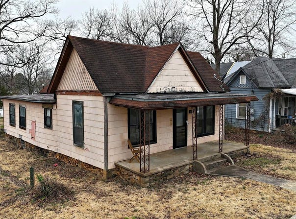 1105 7th St, Mena, AR 71953