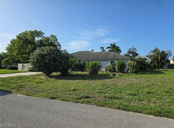 320 SE 2nd Street, Cape Coral, FL 33990