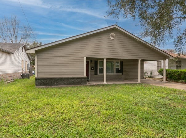 712 E Hill Avenue, Alice, TX 78332