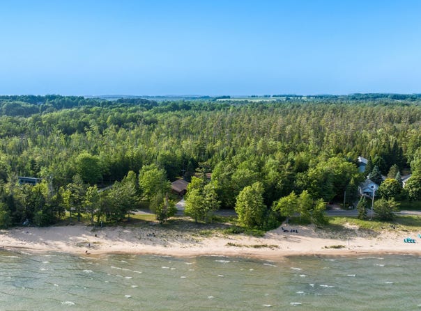 3842 Lee Point Road, Suttons Bay, MI 49682