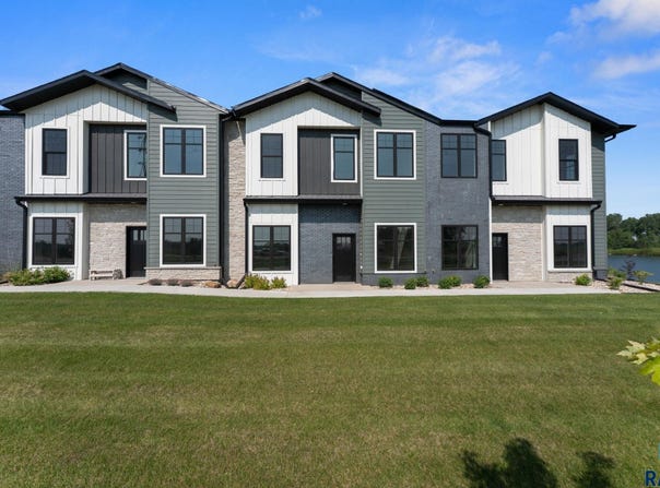 106 N Bryggen Pl, Sioux Falls, SD 57107