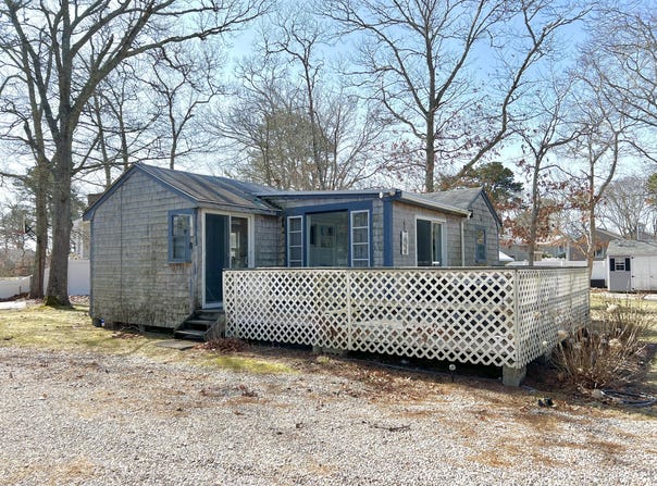 8 Stanley Road, Mashpee, MA 02649