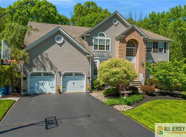 52 Spruce Meadows Drive, Monroe, NJ 08831