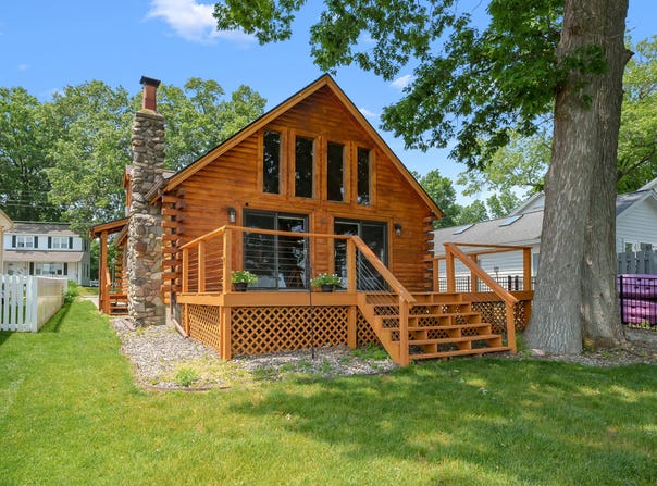 9715 Woodlawn Drive, Portage, MI 49002