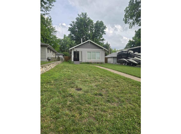 328 W 13th St, Concordia, KS 66901