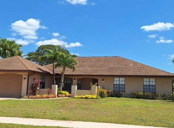 2457 SE Gowin Dr, Port St Lucie, FL 34952