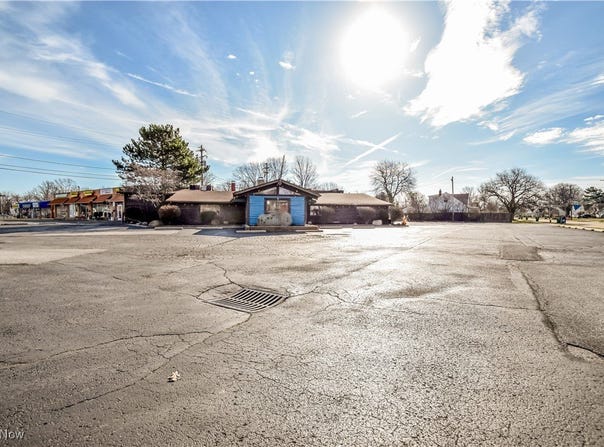 28810 Lake Shore Boulevard, Willowick, OH 44095