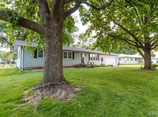 1515 RADER Drive, Lebanon, MO 65536