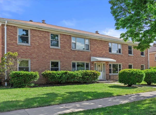2305 W Howard Ave, Milwaukee, WI 53221