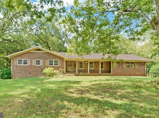 290 Hartwell, Lavonia, GA 30553