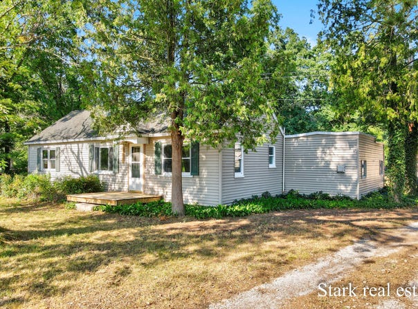 301 S Maple Island Road, Muskegon, MI 49442