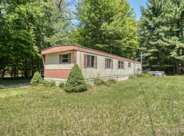 9009 E 36th Street, Newaygo, MI 49337