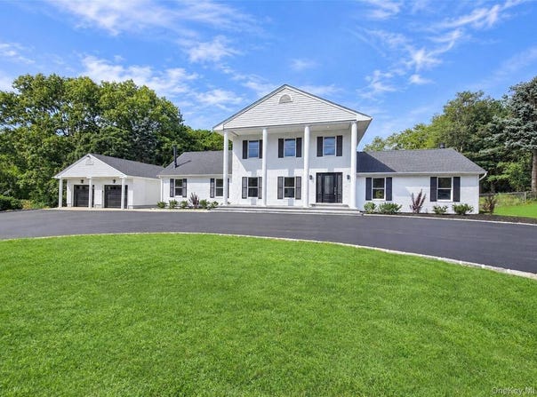 19 Victoria Lane, Manorville, NY 11949