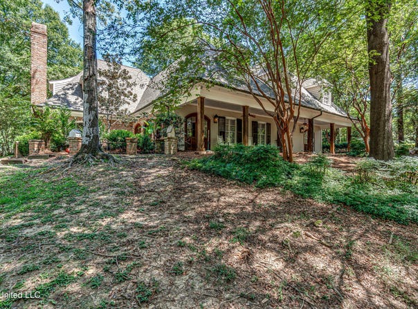 338 Hillview Drive, Ridgeland, MS 39157