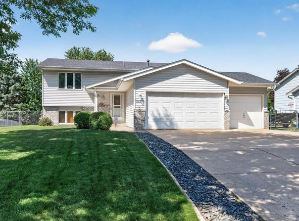 3511 W Mineral Pond Boulevard, Anoka, MN 55303
