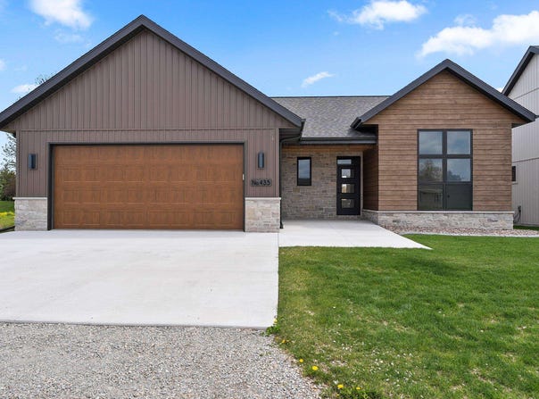 435 RIVERVIEW RIDGE Place, COMBINED LOCKS, WI 54113