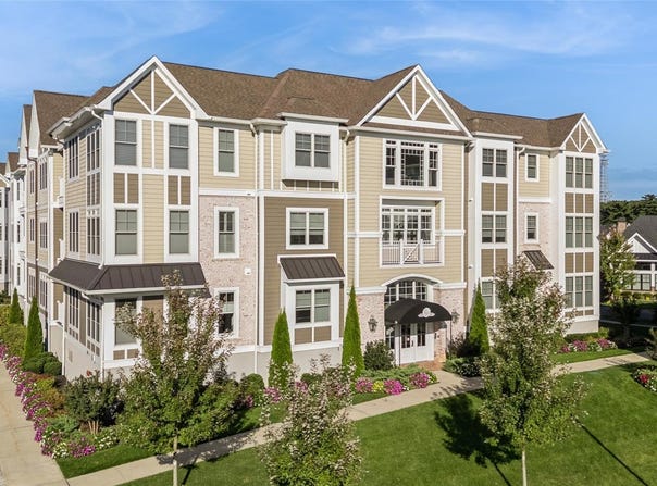 20305 Aspenwood Drive, Plainview, NY 11803