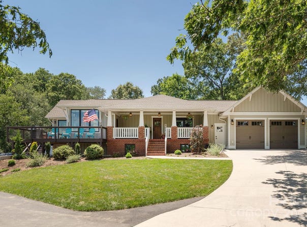 16 School House Road, Mills River, NC 28759