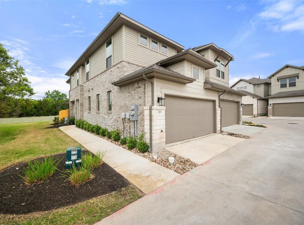 2500 Forest Creek DR, Round Rock, TX 78665