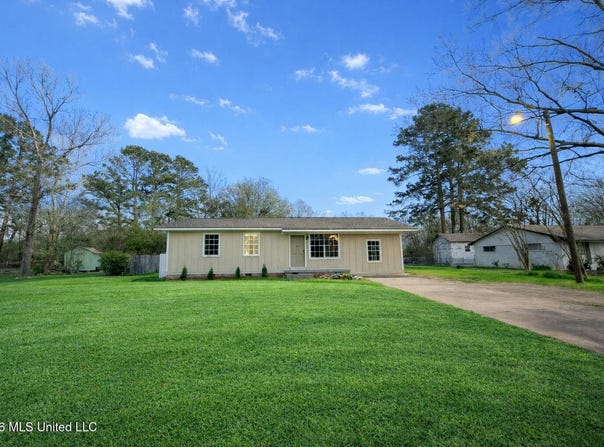 352 Beverly Circle, Crystal Springs, MS 39059