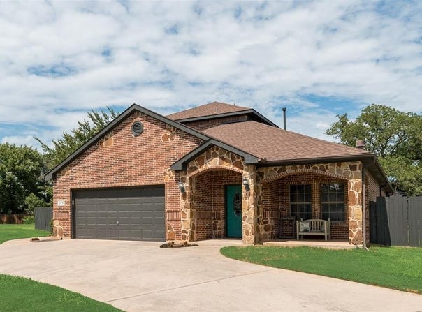 315 Navajo Trail, Gainesville, TX 76240