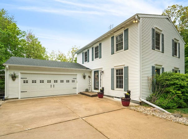 E2538 NELSON Road, WAUPACA, WI 54981