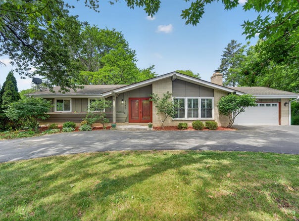 3745 Pilgrim Rd, Brookfield, WI 53005