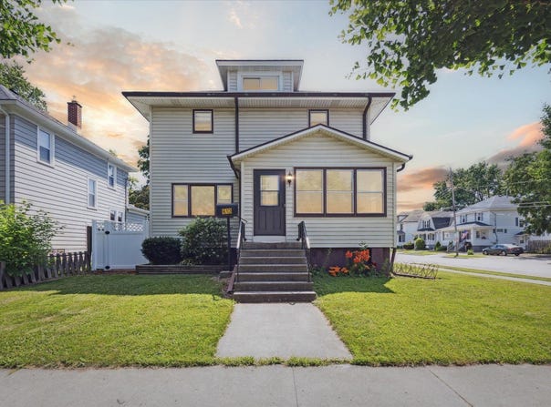 913 HOWARD Street, GREEN BAY, WI 54303