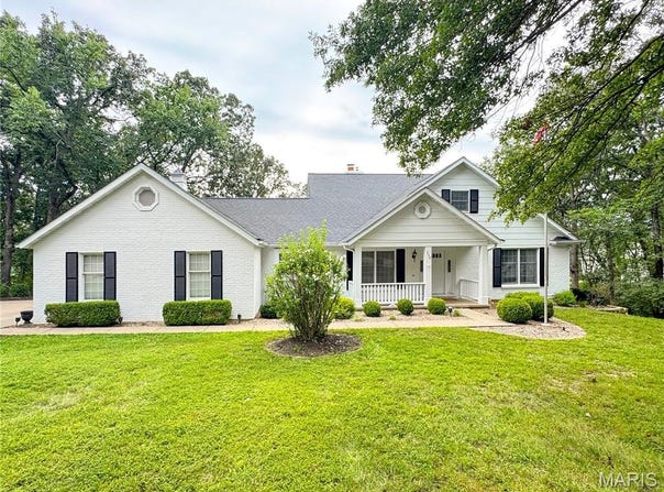 350 Elmwood Estates Drive, Washington, MO 63090