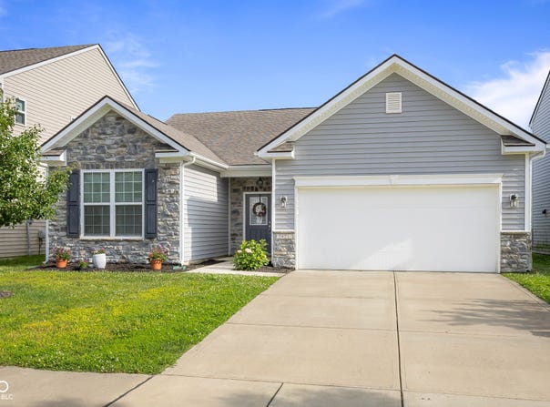 2421 Creek Bank Drive, Columbus, IN 47201