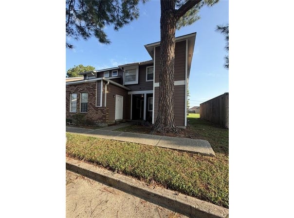 2425 OXFORD Place, Gretna, LA 70056