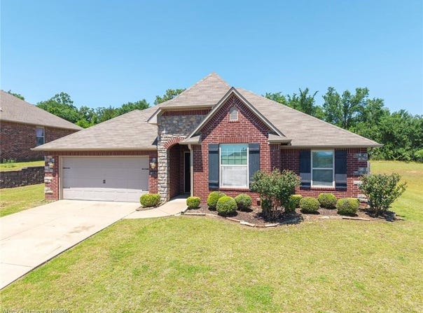 126 Pine ST, Greenwood, AR 72936