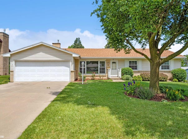 7 Edgeland Drive, Marshalltown, IA 50158