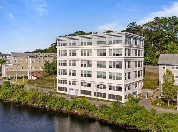 24 Cobblestone Ln, Gloucester, MA 01930