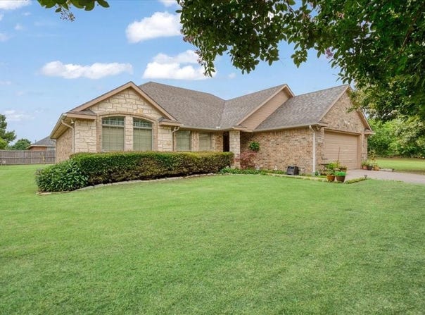 2215 Albert Broadfoot Street, Bonham, TX 75418